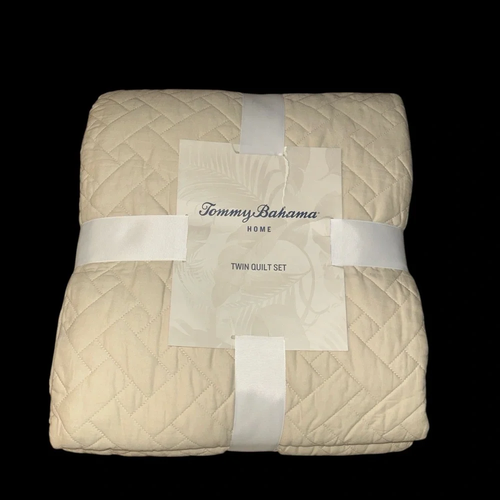 NWT Tommy Bahama Beige Raffia Solid 2-Piece Twin Quilt Set Coastal Prep Classic